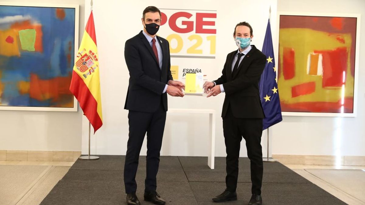 Sanchez e Iglesias escenifican su acuerdo de Presupuestos: "Son inaplazables, indispensables y lo que nuestro país necesita" Sanchez e Iglesias escenifican su acuerdo de Presupuestos: "Son inaplazables, indispensables y lo que nuestro país necesita"