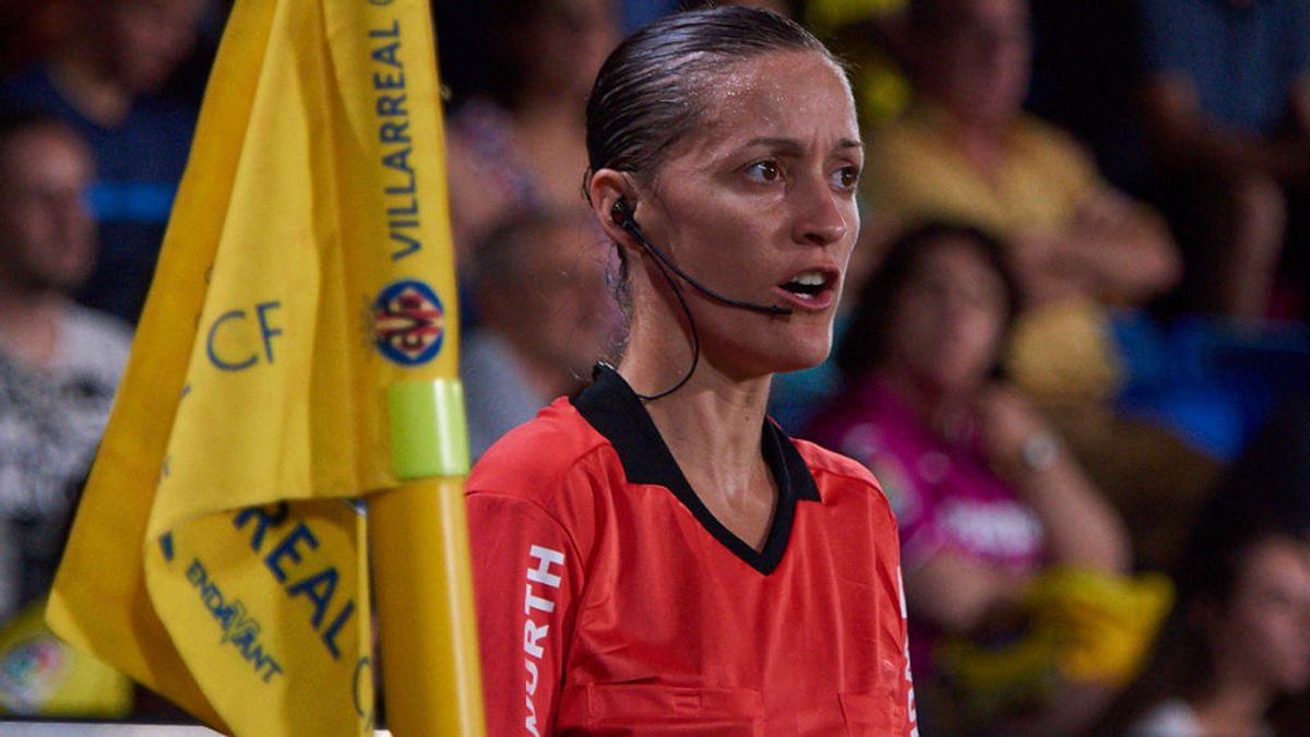 Rompiendo barreras: Guadalupe Porras Ayuso, primera árbitra española en competición continental masculina