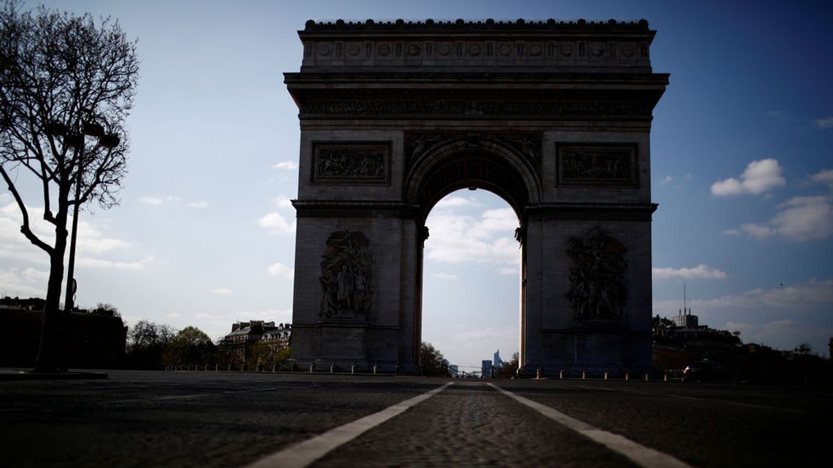 Evacúan la zona del Arco de Triunfo en París por amenaza de bomba