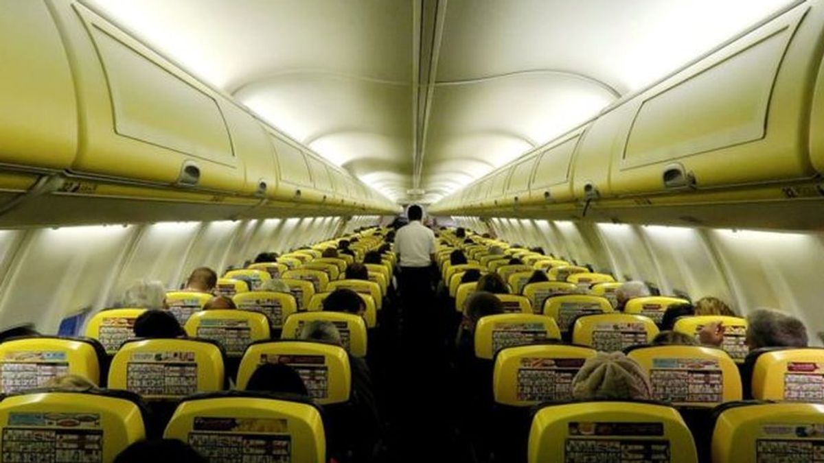 El peligro de volar en tiempos de pandemia: un brote en un vuelo a Irlanda provocó 59 contagios