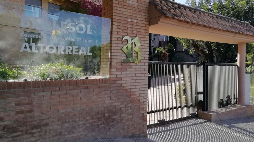 92 ancianos contagiados y 6 fallecidos en un brote en una residencia de Murcia 92 ancianos contagiados y 6 fallecidos en un brote en una residencia de Murcia