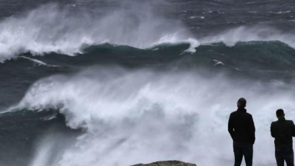 Siete provincias de Galicia y el Cantábrico están en riesgo importante por olas de hasta 8 metros de altura