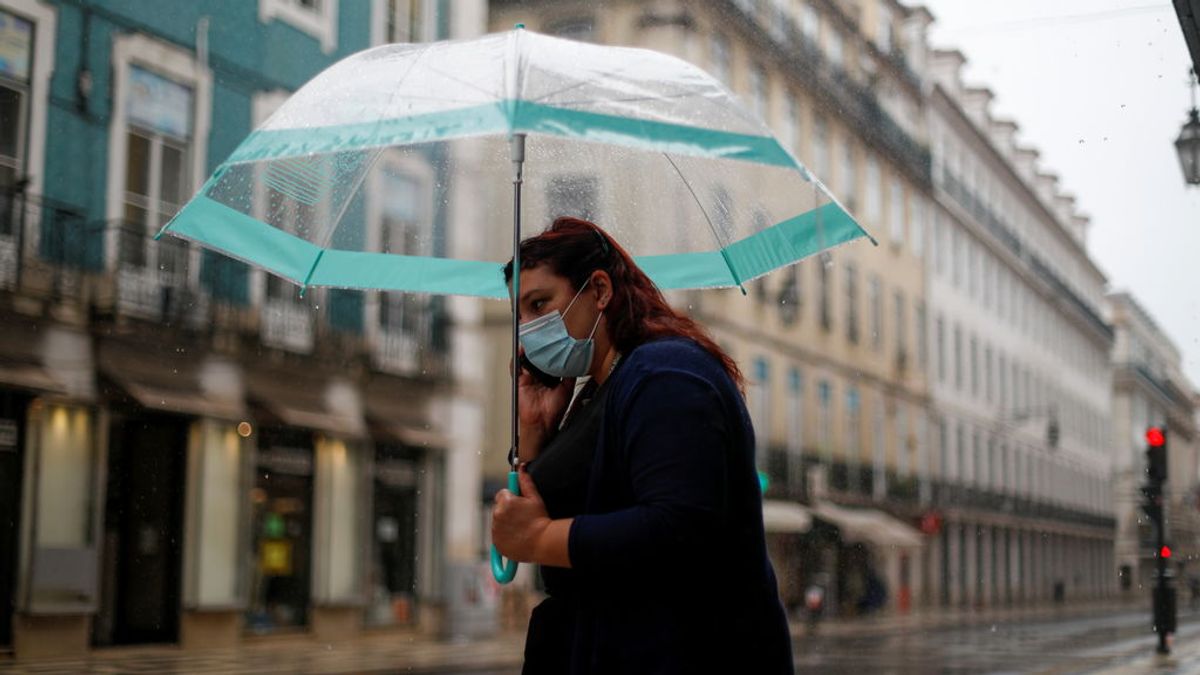 Portugal comienza a multar a quienes no usen la mascarilla en espacios públicos abiertos Portugal comienza a multar a quienes no usen la mascarilla en espacios públicos abiertos