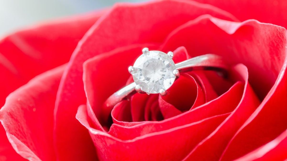 El anillo de compromiso perfecto existe y esto es lo que necesitas saber para elegirlo