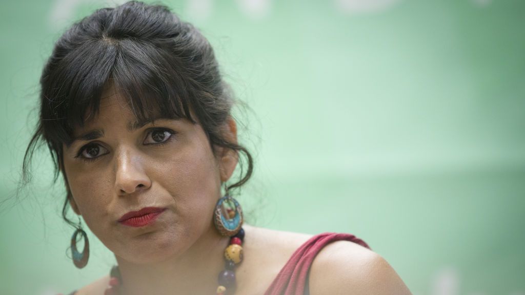 Guerra en la izquierda andaluza: Podemos expulsa a Teresa Rodríguez de 'Adelante Andalucía' con el apoyo del PSOE, PP y Vox Guerra en la izquierda andaluza: Podemos expulsa a Teresa Rodríguez de 'Adelante Andalucía' con el apoyo del PSOE, PP y Vox