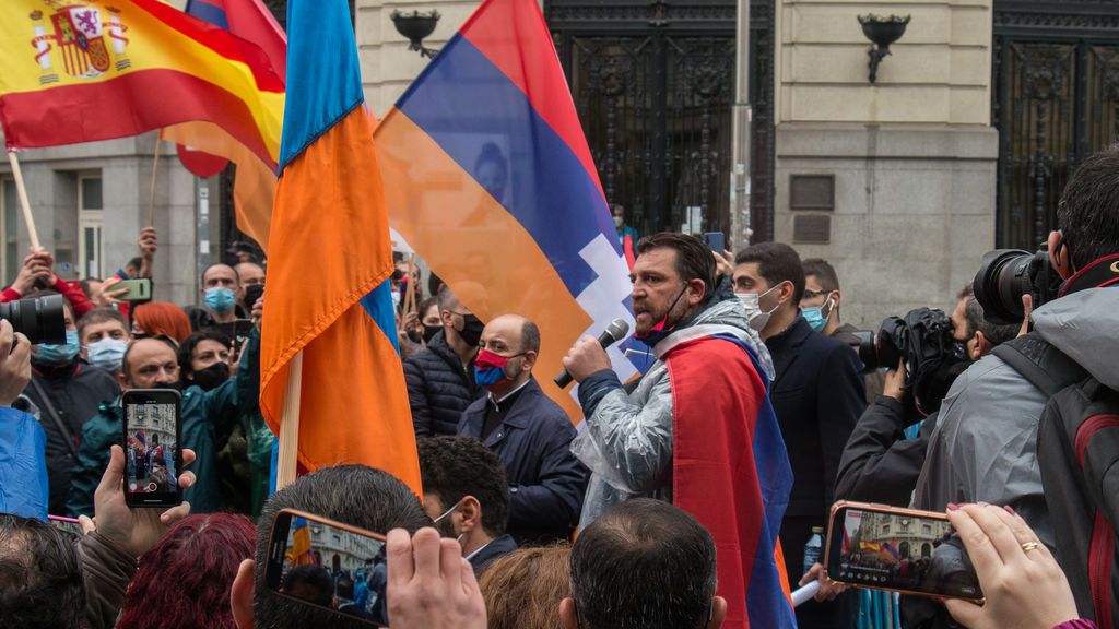 Hovik Keuchkerian en la concentración frente al Congreso