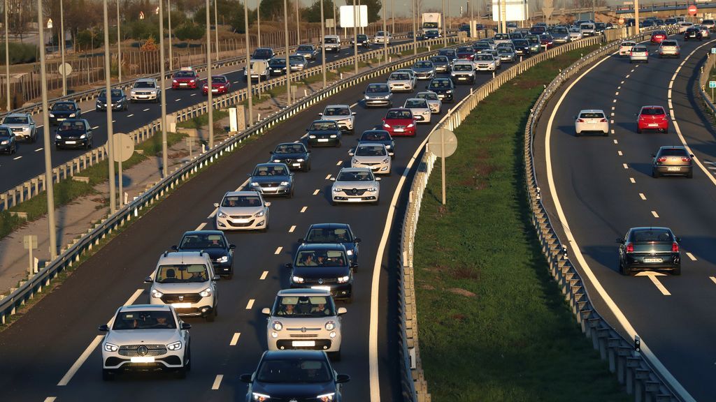 Madrid anuncia solo cerrará los días de los puentes y asegura que Illa lo ha autorizado