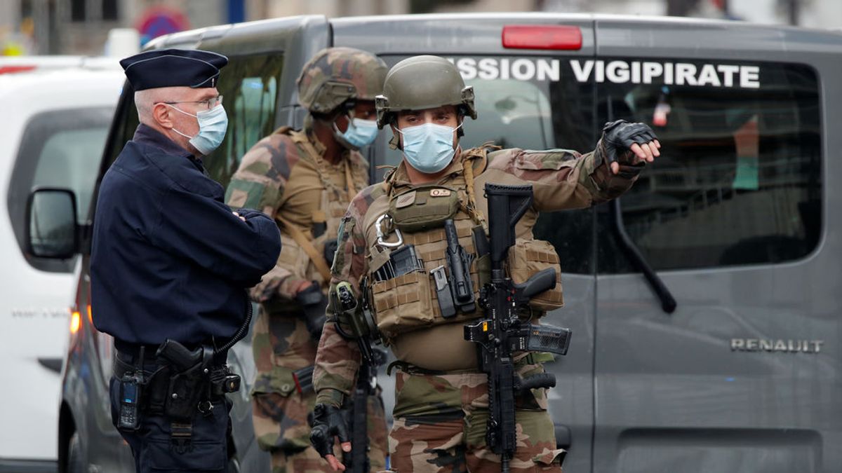 Ataques terroristas contra agentes de seguridad en Aviñón y en el consulado francés de Yeda