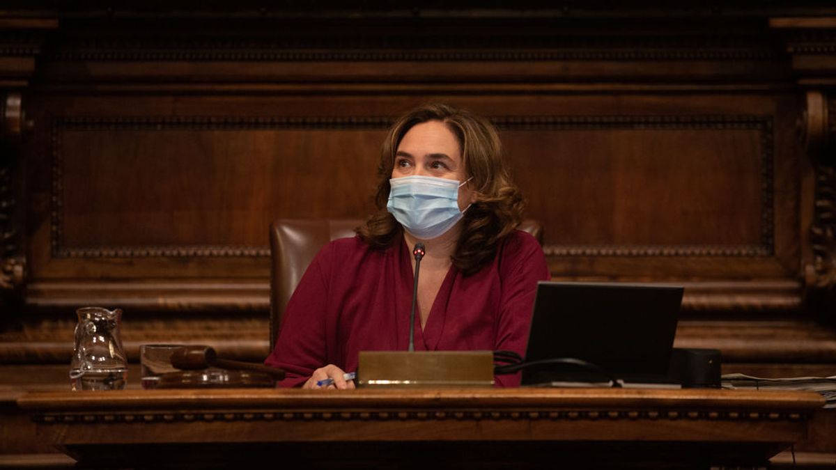 Barcelona deja sin medalla de oro al rey emérito con los votos de Colau y los independentistas Barcelona deja sin medalla de oro al rey emérito con los votos de Colau y los independentistas