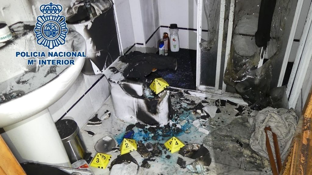 EuropaPress_3404050_nota_prensa_agentes_policia_nacional_investigan_incendio_vivienda EuropaPress_3404050_nota_prensa_agentes_policia_nacional_investigan_incendio_vivienda