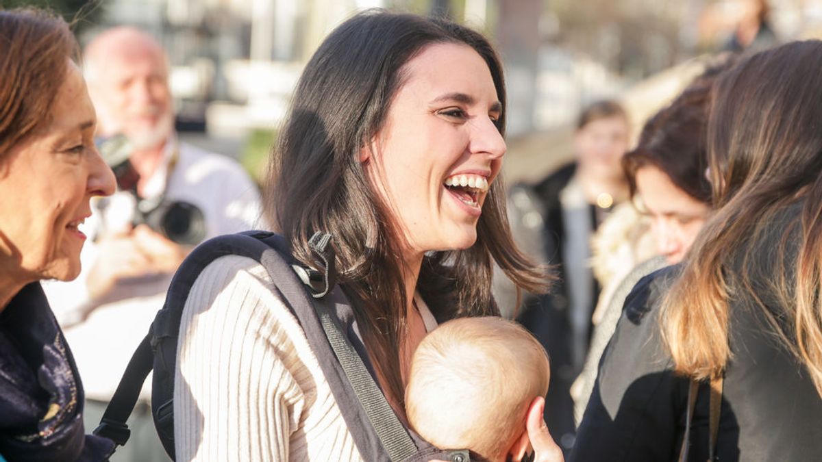 Irene Montero justifica la expulsión de Rodríguez durante su baja por maternidad: "La política no para mientras estamos de permiso" Irene Montero justifica la expulsión de Rodríguez durante su baja por maternidad: "La política no para mientras estamos de permiso"