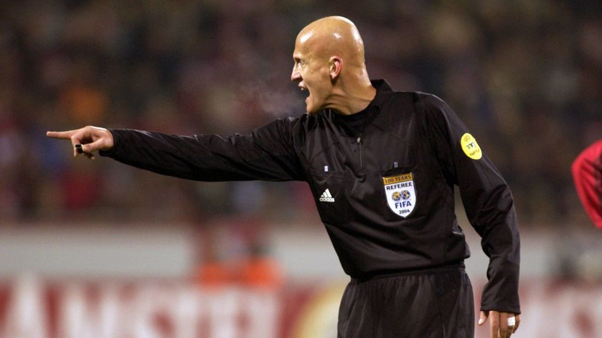 Una cámara controlada por Inteligencia artificial confunde al linier calvo con el balón y se olvida del partido Una cámara controlada por Inteligencia artificial confunde al linier calvo con el balón y se olvida del partido