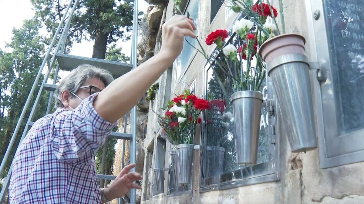 La pandemia anticipa la celebración de Todos los Santos y obliga a adelantar las visitas a los cementerios La pandemia anticipa la celebración de Todos los Santos y obliga a adelantar las visitas a los cementerios