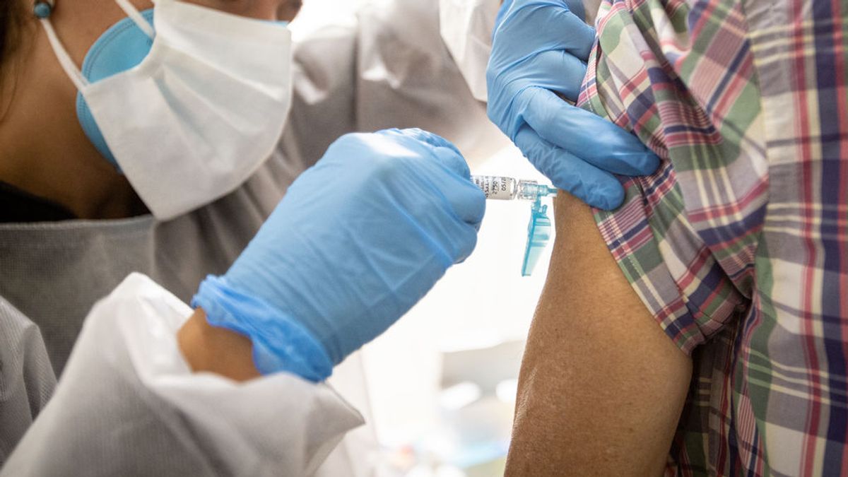 Los virólogos advierten: habrá que vacunarse, aunque ya se haya pasado la infección por covid Los virólogos advierten: habrá que vacunarse, aunque ya se haya pasado la infección por covid