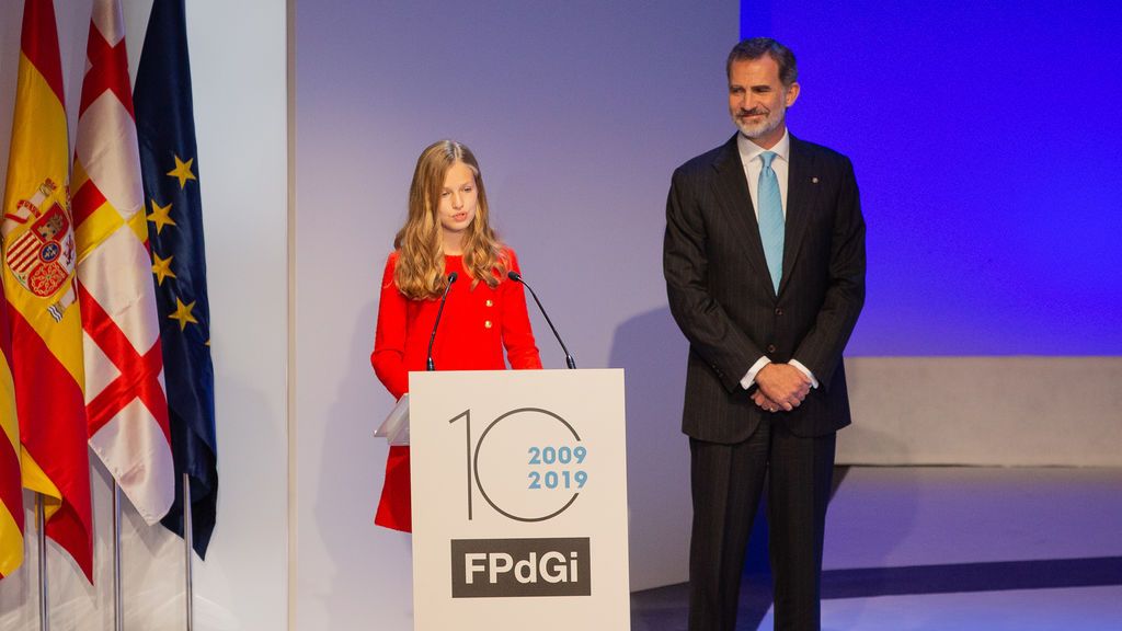 El Rey Felipe VI y la Princesa Leonor durante su discurso en los Premios de la Fundación Princesa de Girona 2019.