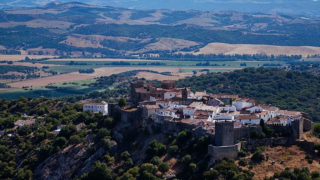 Una vista de Castellar Viejo, en Castellar de la Frontera