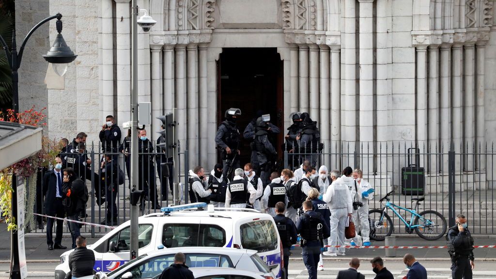 Las dos primeras víctimas fueron asesinadas dentro de la iglesia de Notre Dame.