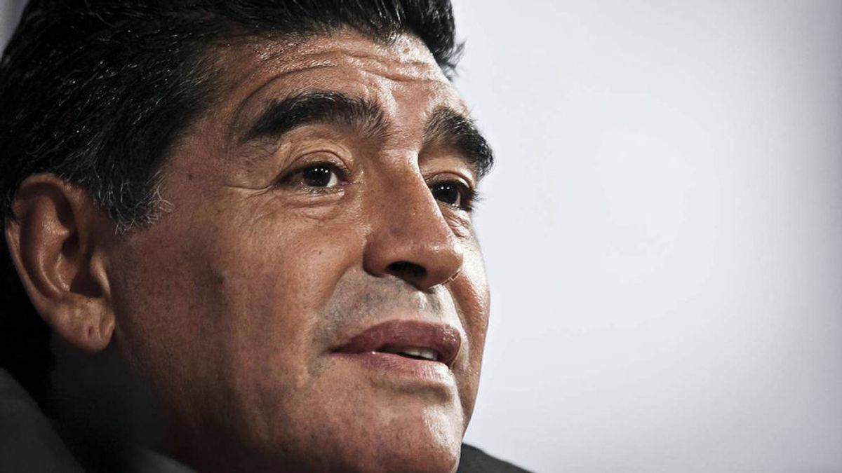 Maradona, 60 años pisando el acelerador: de la boda de los dos millones a la adicción que marcó su figura