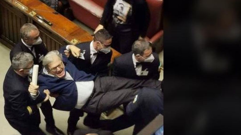 Vittorio Sgarbi expulsado de la cámara italiana por no usar la mascarilla