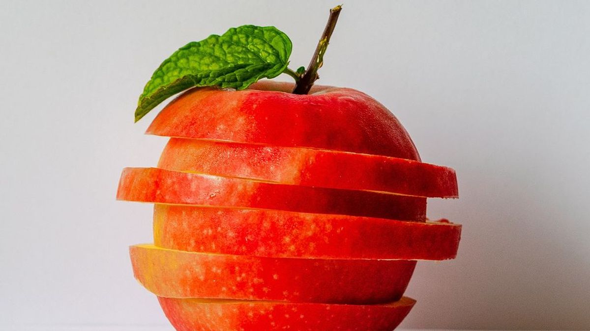 Si estás buscando eliminar arrugas pero no sabes con qué, el vinagre de manzana es la opción.
