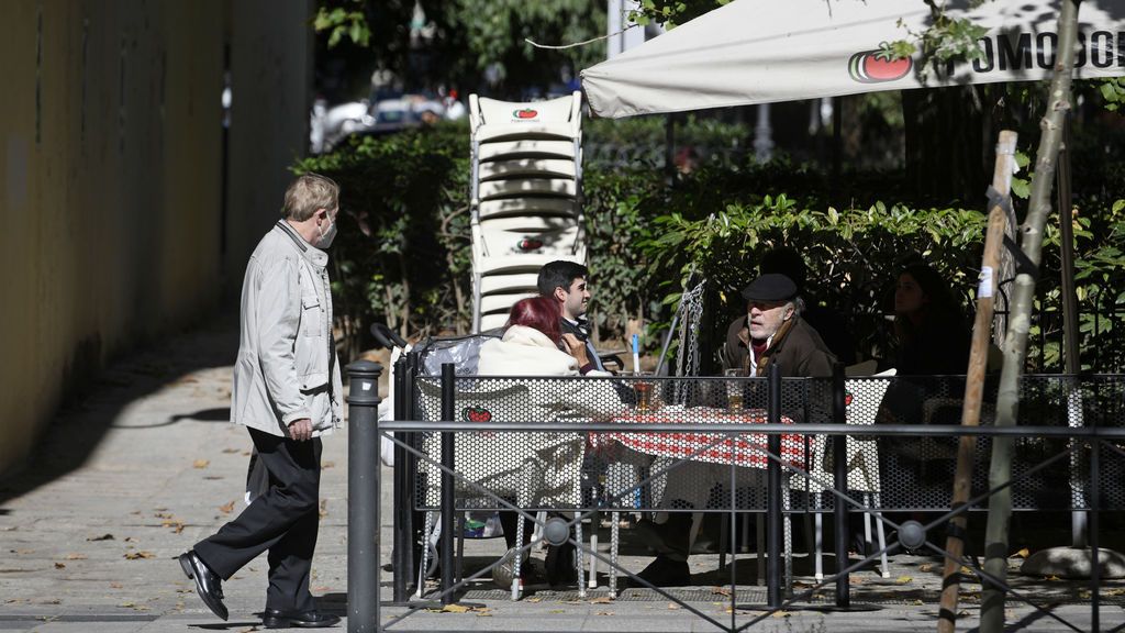 Madrid registra un ligero descenso de casos diarios con 2.441 y 31 muertes en las últimas 24 horas Madrid registra un ligero descenso de casos diarios con 2.441 y 31 muertes en las últimas 24 horas