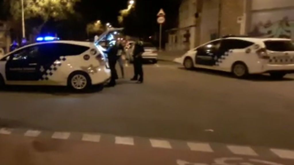 Denunciadas 30 personas mientras participaban en una fiesta ilegal en una nave industrial de Barcelona Denunciadas 30 personas mientras participaban en una fiesta ilegal en una nave industrial de Barcelona