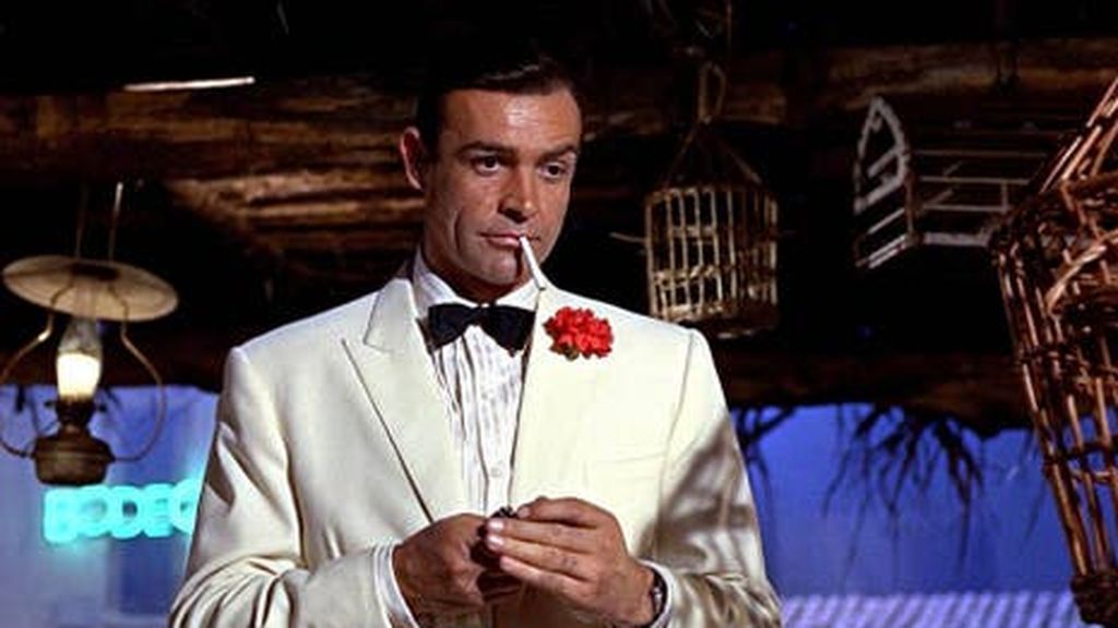 Sean Connery interpretando a James Bond