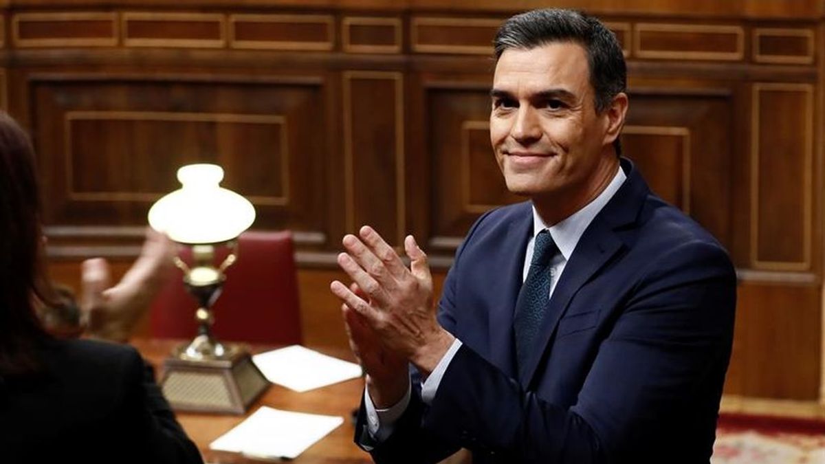 Sánchez, Casado y Arriamadas alaban a los jóvenes que han limpiado los destrozos en Logroño Sánchez, Casado y Arriamadas alaban a los jóvenes que han limpiado los destrozos en Logroño