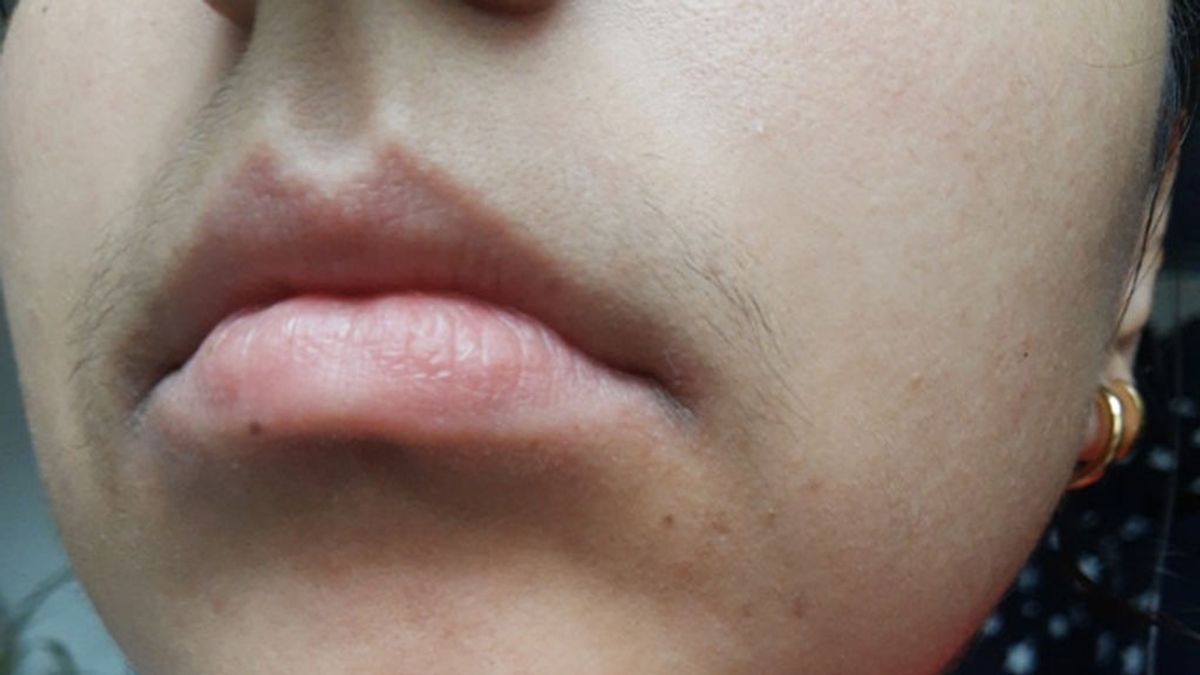 Una joven se deja crecer el bigote para demostrar que las mujeres no tienen que avergonzarse de su vello facial