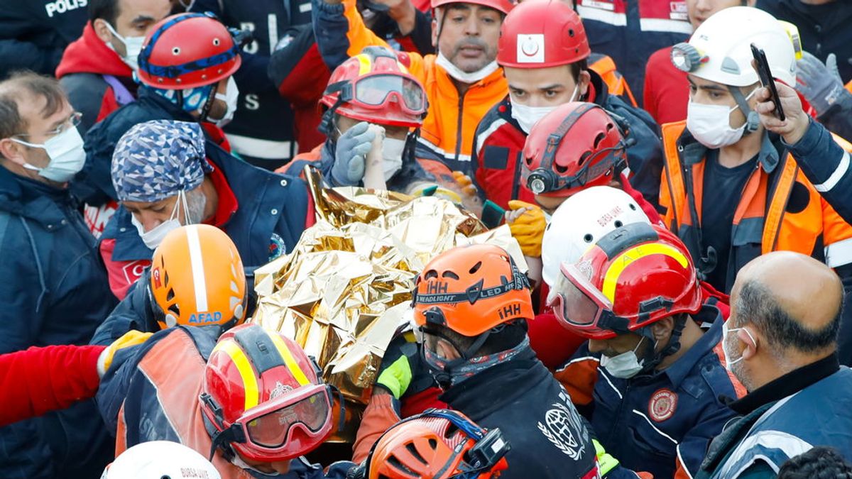 Ascienden a 87 los muertos y cerca de mil heridos las víctimas del terremoto en el mar Egeo