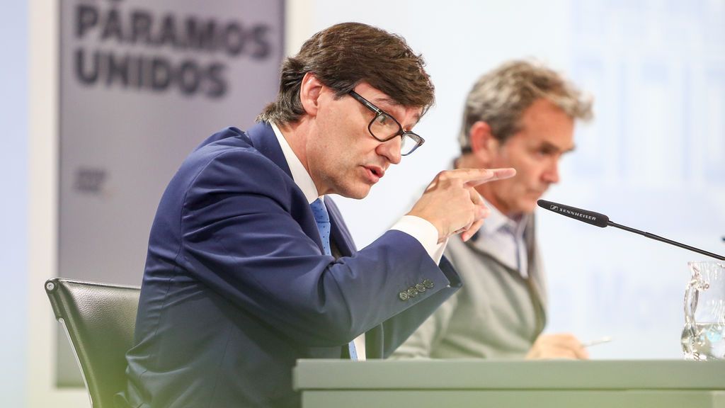 Salvador Illa y Fernando Simón durante una rueda de prensa Salvador Illa y Fernando Simón durante una rueda de prensa