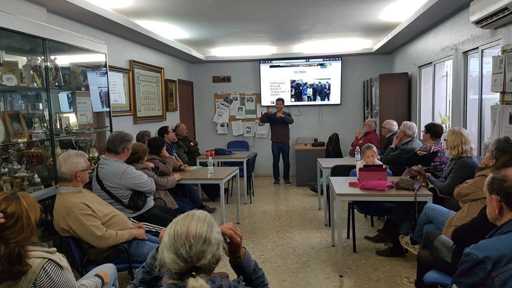 Una reunión en la Asociación de Personas Sordas de Jerez