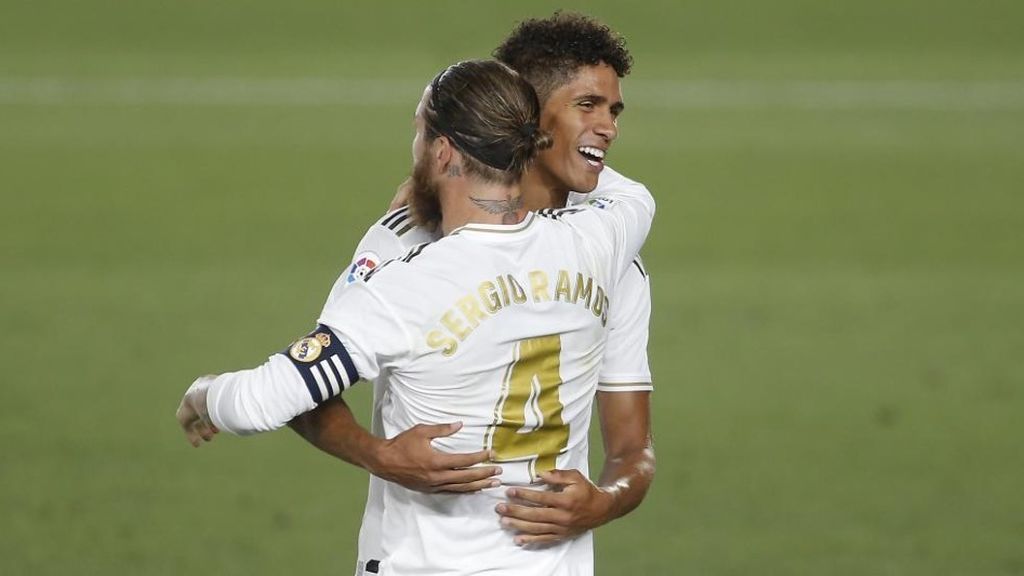 Varane se elogia a si mismo hablando de Sergio Ramos: "Yo le hago mejor"