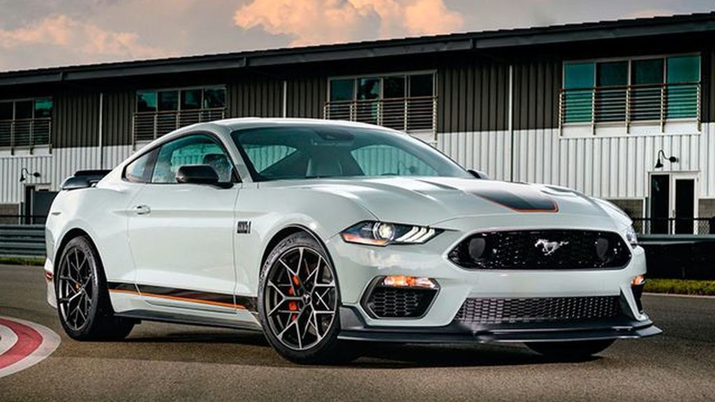 2021-Ford-Mustang-Mach-1-23