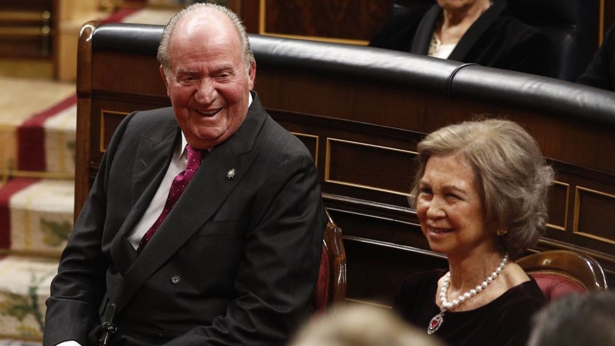 Anticorrupción investiga a los reyes Juan Carlos y Sofía y a algunos de sus nietos por el uso de tarjetas opacas Anticorrupción investiga a los reyes Juan Carlos y Sofía y a algunos de sus nietos por el uso de tarjetas opacas