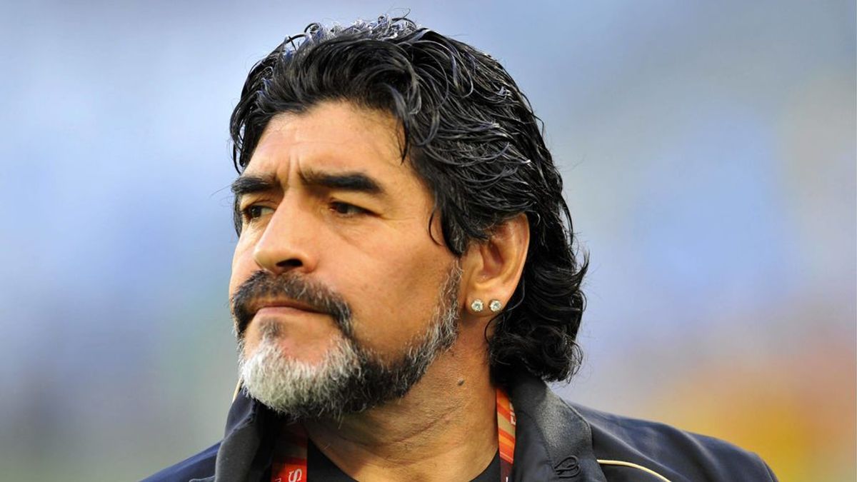 Maradona tendrá que ser intervenido de urgencia para eliminar un coagulo en el cerebro Maradona tendrá que ser intervenido de urgencia para eliminar un coagulo en el cerebro