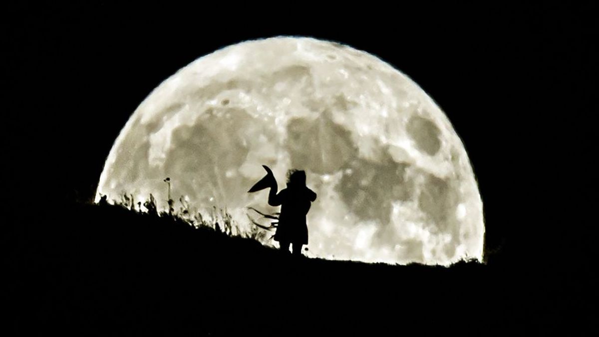 Las mejores imágenes que deja la luna azul de Halloween alrededor del mundo