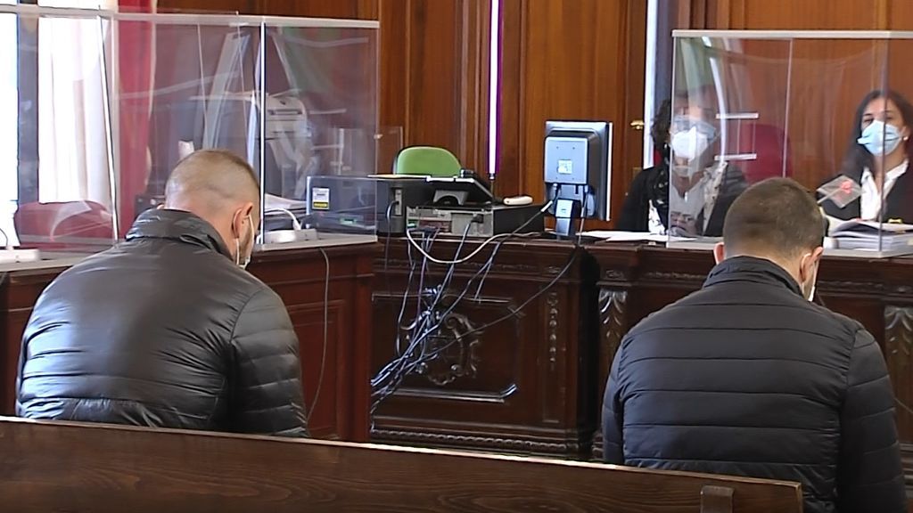 Juicio a los dos atracadores que asesinaron a un joyero de Carmona: “No recuerdo si le di un rodillazo en la cabeza” Juicio a los dos atracadores que asesinaron a un joyero de Carmona: “No recuerdo si le di un rodillazo en la cabeza”