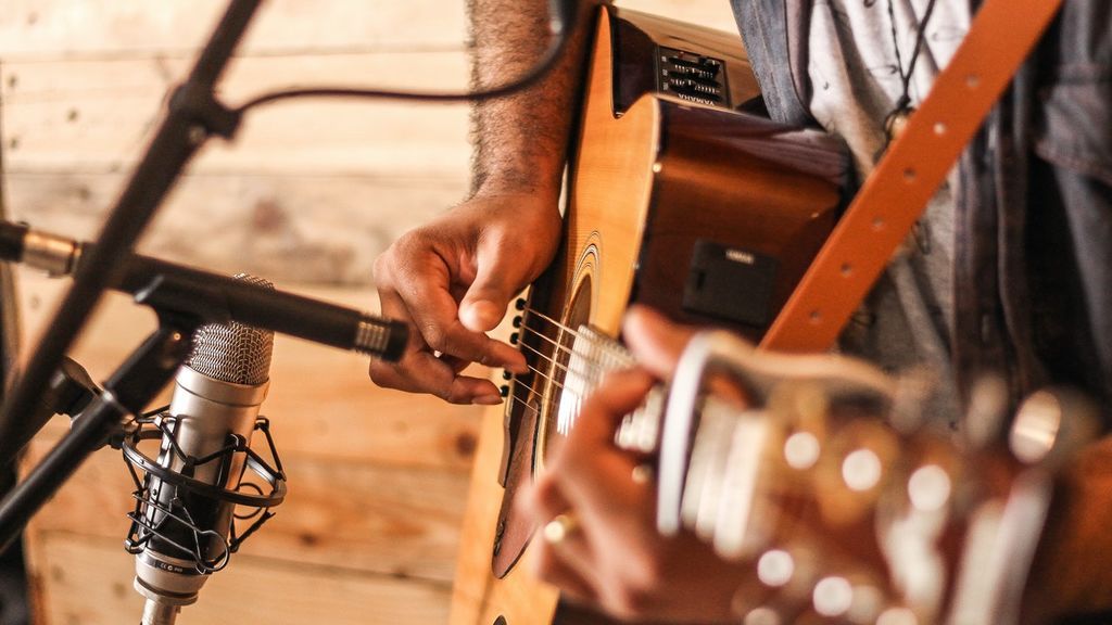 Cómo amplificar una guitarra española o acústica para conseguir el mejor volumen