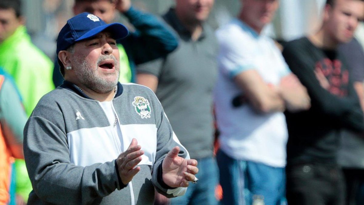 Maradona, operado con éxito de un coagulo en el cerebro Maradona, operado con éxito de un coagulo en el cerebro