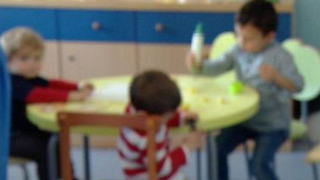 Una niña de tres años ingresa en un centro de menores tras encontrarla con su abuela semiinconsciente en Almería Una niña de tres años ingresa en un centro de menores tras encontrarla con su abuela semiinconsciente en Almería