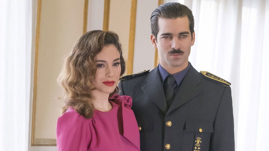 Blanca Suárez y Rubén Cortada, en 'Lo que escondían sus ojos'