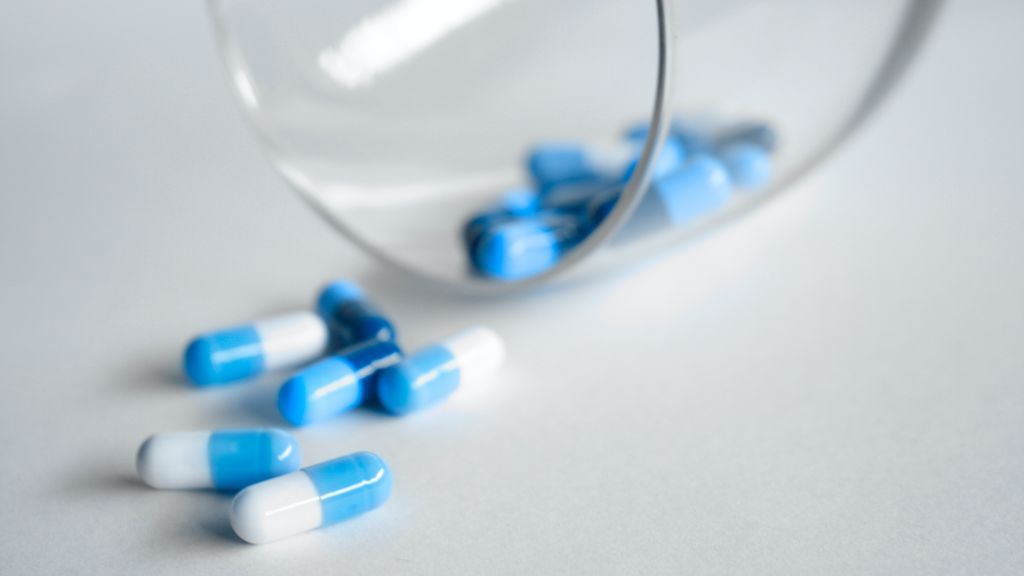Los antibióticos solo deben tomarse para algunas infecciones bacterianas, nunca para infecciones víricas. Los antibióticos solo deben tomarse para algunas infecciones bacterianas, nunca para infecciones víricas.