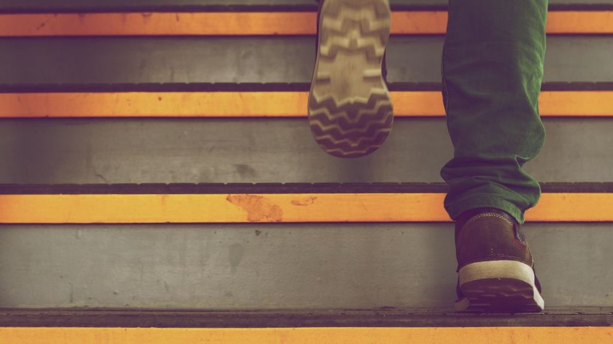 Dejar la vida sedentaria de lado gracias a la tecnología: diez trucos para superar los 10.000 pasos diarios recomendados por la OMS