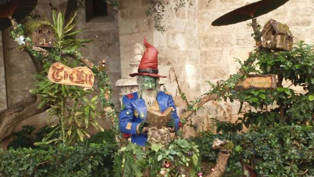 Las estatuas humanas, otras víctimas de la covid-19: "Sin turistas, no tenemos ningún futuro" Las estatuas humanas, otras víctimas de la covid-19: "Sin turistas, no tenemos ningún futuro"