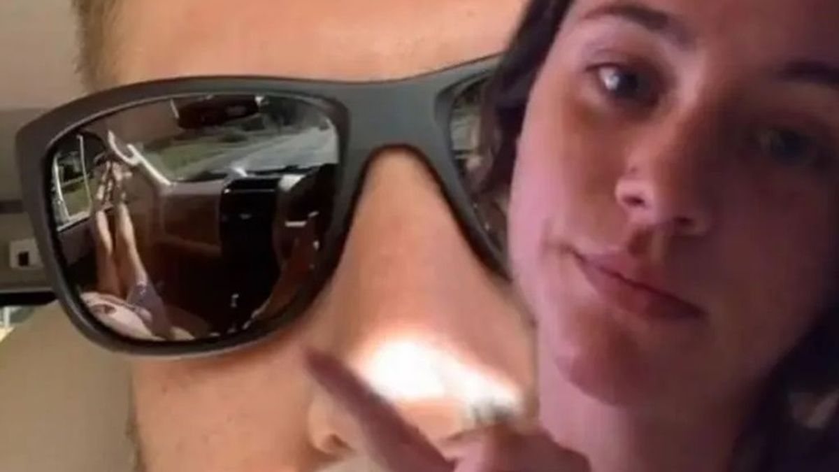 Descubre que su novio le está siendo infiel gracias a un selfie: el reflejo de las gafas de sol fue la clave