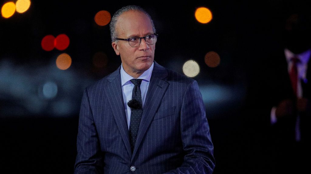 Las cadenas de televisión ABC, CBS y NBC cortan el discurso de Trump acusándole de "fakenews" Las cadenas de televisión ABC, CBS y NBC cortan el discurso de Trump acusándole de "fakenews"