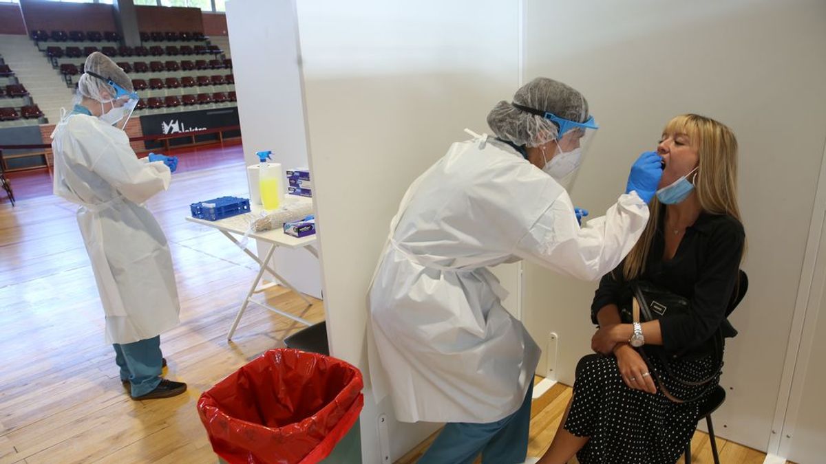 Empiezan las PCR “en lotes”: la Complutense servirá de indicador de la pandemia en Madrid Empiezan las PCR “en lotes”: la Complutense servirá de indicador de la pandemia en Madrid