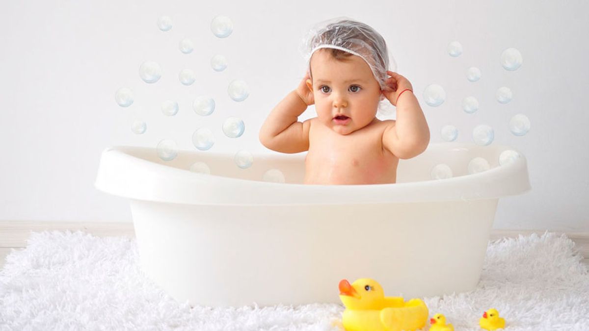 ¿Hay que bañar al bebé todos los dias? Las ventajas y desventajas para la piel y el pelo de los niños.