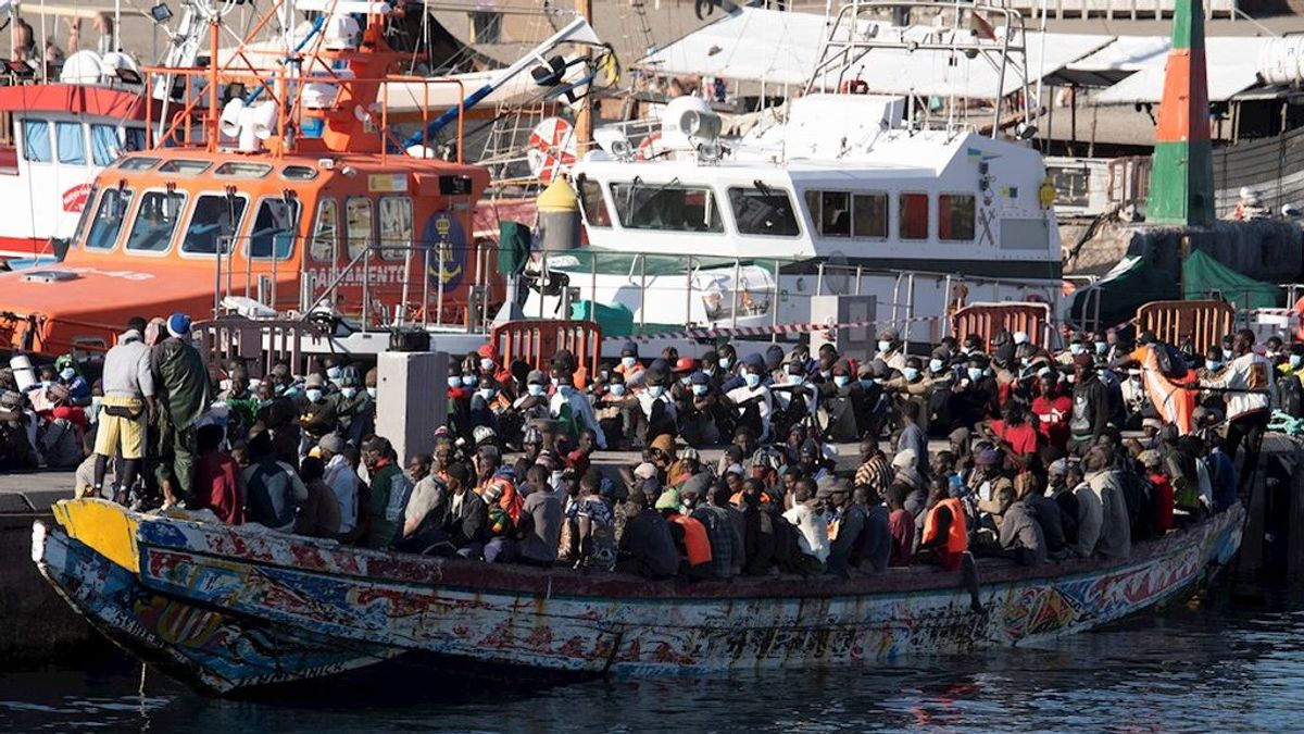 Más de 900 migrantes han llegado este sábado a las costas de Canarias Más de 900 migrantes han llegado este sábado a las costas de Canarias